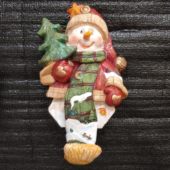 FOUR Christmas holiday figurines. Santa Claus Snowman stocking shelf decorations - Picture 8 of 16